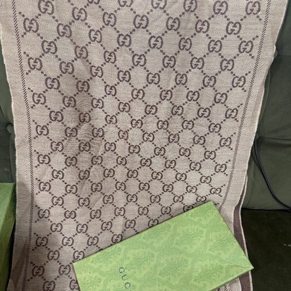 Gucci double sided scarf - Picture 1 of 3